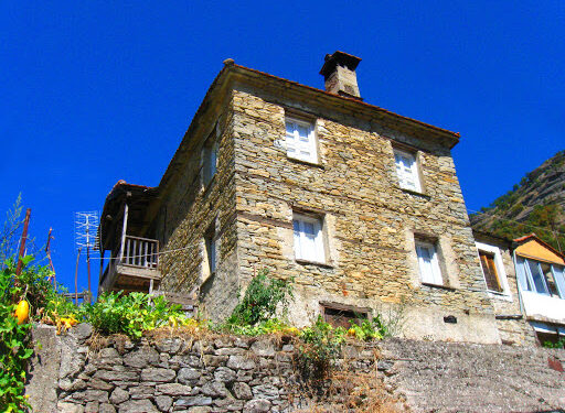 Βυθός Βοΐου: Ένα μαστοροχώρι βυθισμένο στα καστανοδάση