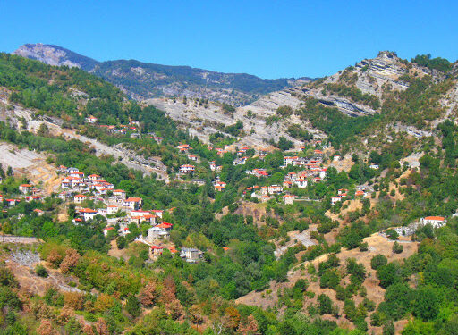 Βυθός Βοΐου: Ένα μαστοροχώρι βυθισμένο στα καστανοδάση