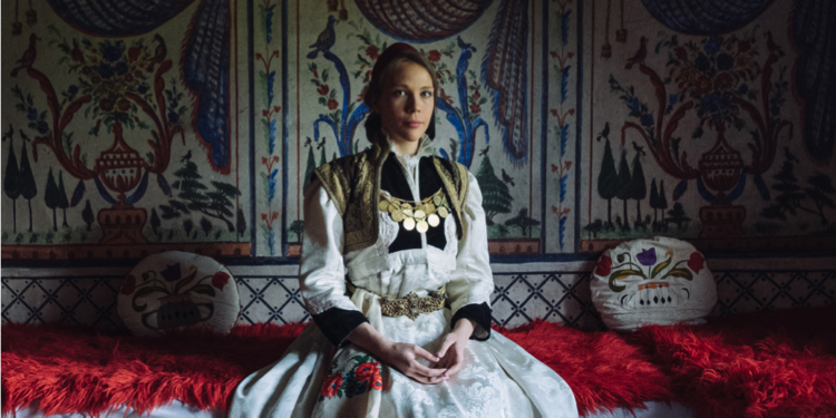 Μιχάλης Παππάς: Η εξερεύνηση της παράδοσης με δυνατές οπτικές εικόνες