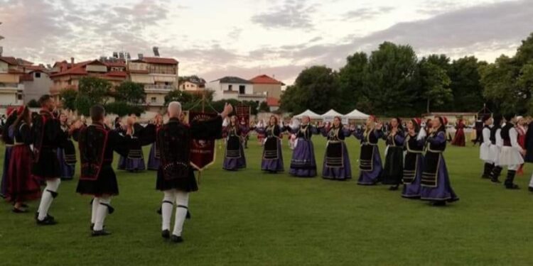 Ο χορός μας κρατάει σε επαφή με την παράδοση και τα έθιμα του τόπου μας
