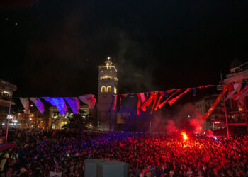 Τραγουδώντας γύρω από τη φωτιά.   Η Κοζανίτικη Αποκριά