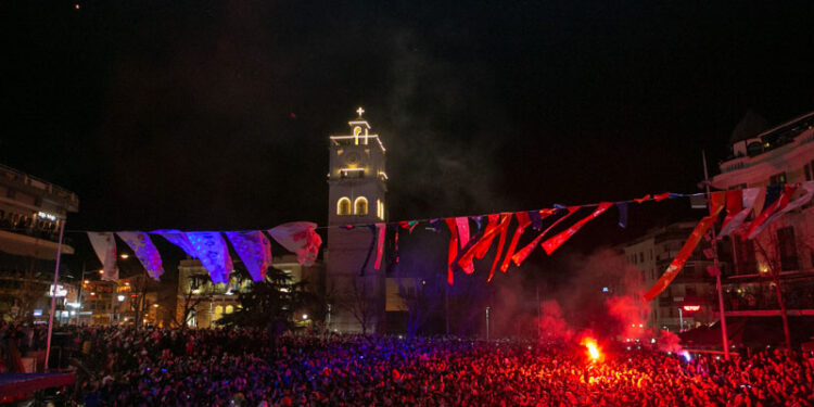 Τραγουδώντας γύρω από τη φωτιά.   Η Κοζανίτικη Αποκριά